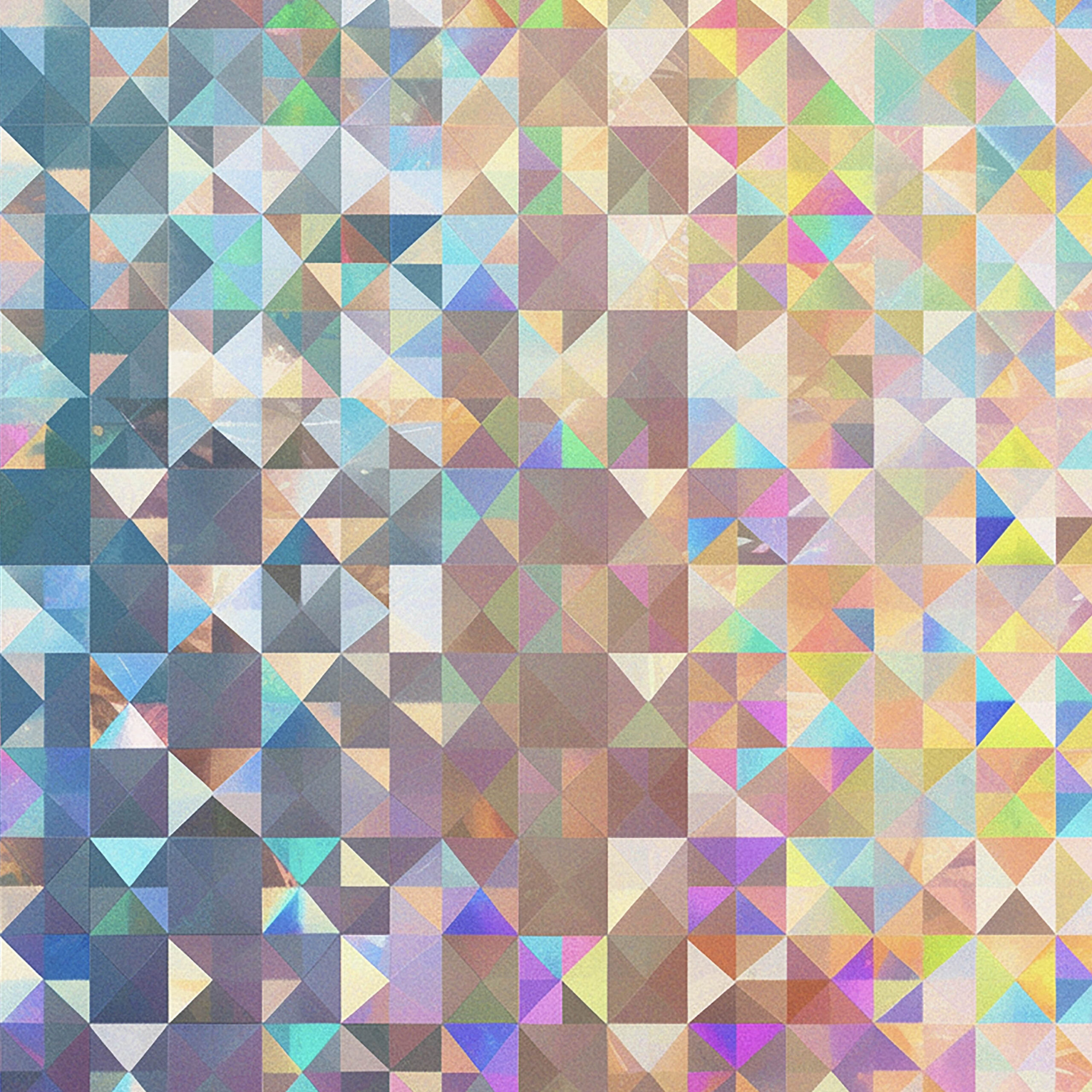 きらめくホログラム風の三角形モザイク抽象背景素材